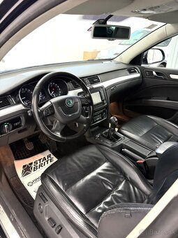 Skoda Superb Combi 2.0TDI 4x4 Xenon/R18 - 10