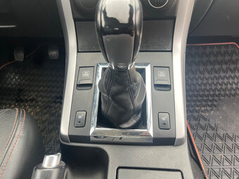 Suzuki Grand Vitara 1.6 benzin 4x4 black and white - 10