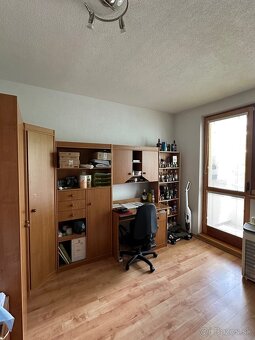 Prenajmem zariadení 3 izbový byt s balkonom na Novom Juhu - 10