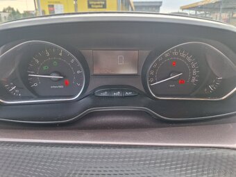 Predám naše rodinné Peugeot 2008 - 10