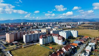 REZERVOVANÉ 2 izbový byt s pekným výhľadom v - 10