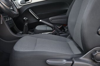 VOLKSWAGEN BEETLE - 10