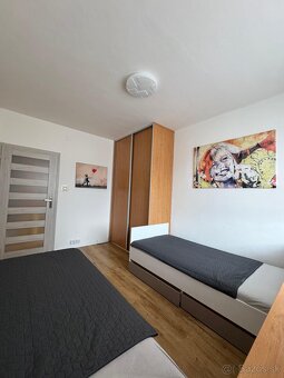 3-IZBOVÝ BYT S LOGGIOU S VÝHĽADOM NA MARTNSKÉ HOLE - 10