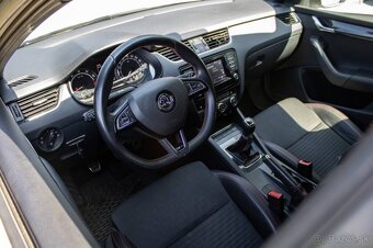 Škoda Octavia Combi 2.0 TFSI RS - 10