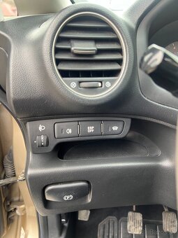 Predám KIA Carens III 2.0 CRDi - 7.miestne + 17" ALU sada - 10