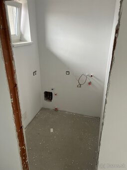 Skolaudovaný - 4 izbový RD - 270m2 záhrada - 10