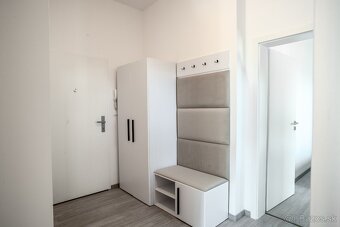 Slnečný 2-izbový byt – Kamence, 80m2 predzáhradka - 10