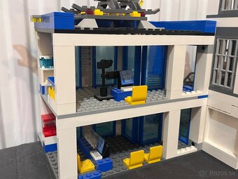 Lego city 60047 - 10