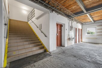 Skladové priestory, kancelárie na predaj - 10