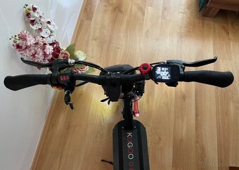 Kugo G-Booster (silná elektrická kolobežka) - 10