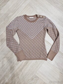 Guess cierny, 2x hnedy, bielo zlaty monogram sveter - 10