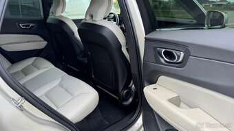 Volvo XC60 B4 Momentum AWD A/T - 10