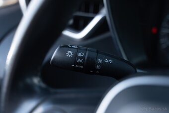 Toyota Corolla sedan 1.8 Hybrid CVT - SK Pôvod / 1.Majiteľ - 10