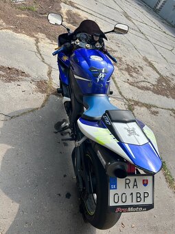Yamaha YZF - R1 - 10