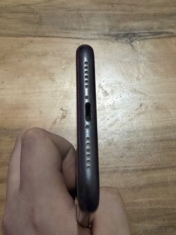Predám Apple IPhone 11 128GB Black bežné Známky - 10