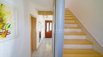 Krásny rodinný dom na Liptove so slnečným pozemkom a potokom - 10