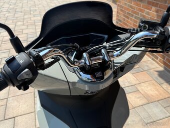 HONDA PCX 125 r.v. 07/2024, 766km, v záruke - 10