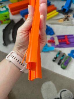 Hot wheels veľký MIX 4 boxy, doplnky, 17 aút - odber KE - 10