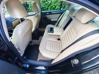 Predám VW Jetta 1.6Tdi DSG - 10