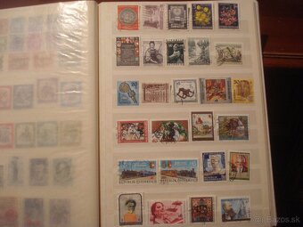 16 stranový album A4 + 850 rôznych známok západná Európa - 10
