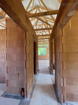 Rozostavaný tehlový RD, pozemok 600 m2, Trenčianske Jastrabi - 10