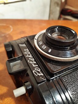 Funkční bakelitový fotoaparát PERFEKTA II z roku 1954 - 10