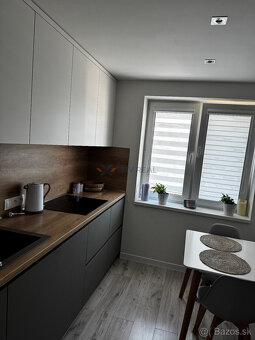 Na prenájom priestranný 3 - izb. byt - 80m² byt s balkónom v - 10