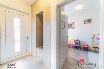 Kompletne zariadený 4i RD s pozemkom a 2 parkovacími státiam - 10