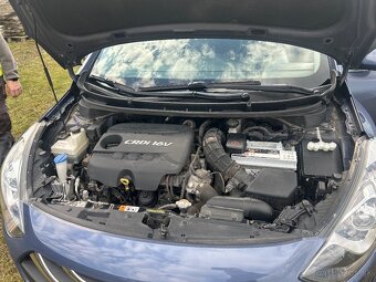 Hyundai i30 CW combi 1.6crdi - 10