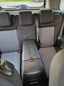FORD FUSION 1,6 benzín TITANIUM - 10