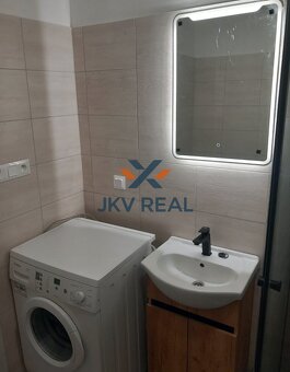 Slnečný 3-izbový byt po kompletnej rekonštrukcii na Nobelove - 10