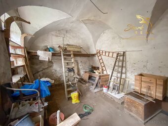 Znížená cena - Jedinečná príležitosť - Historický vinársky d - 10