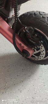 Predám výkonnú dvojmotorovú celoodpruženú elektrokolobežku - 10