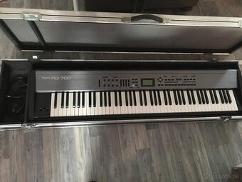 Roland RD 700 - 10