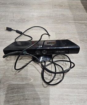 rozpredam xbox 360ky + kinect, ovladac, adapter - 10