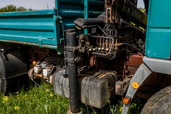 Trojstranný sklápač s hydraulickou rukou Iveco - 10