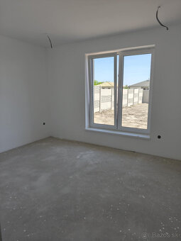 Krásny, moderný, priestranný 4-izbový rodinný dom na predaj - 10