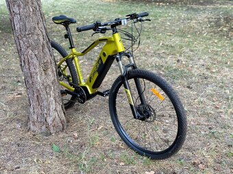 Krásny Easybike Soul - 10 km, metalická limetka, TOP stav - 10