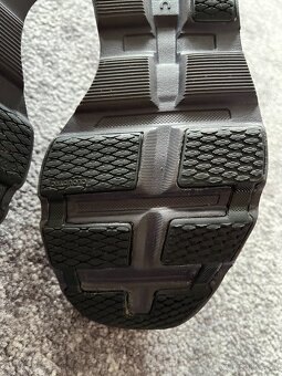 On Running, model Cloudmonster, velikost 37,5 šedé - 10