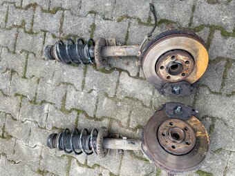 Predám náhradné diely a motor pre Škoda Fabia 2 - 1.4 16V - 10