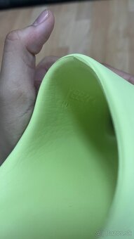 Yeezy Slides Glow - 10
