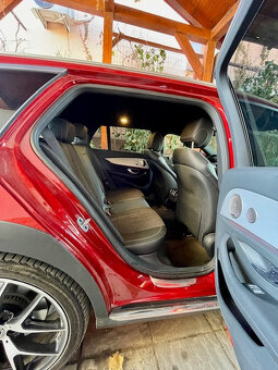 Mercedes E All terrain 400D v perfektnom stave - 10