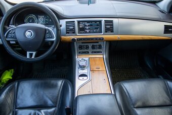Jaguar XF - 10