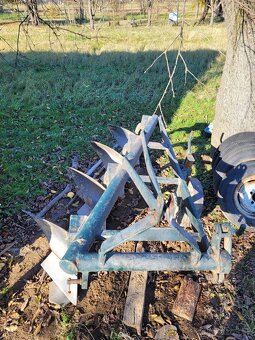 Predám kvalitný pluh štvorák - 10