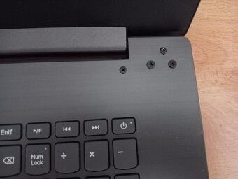 predám Lenovo v320 - Intel core i5 - 8gb ram - ssd - 10