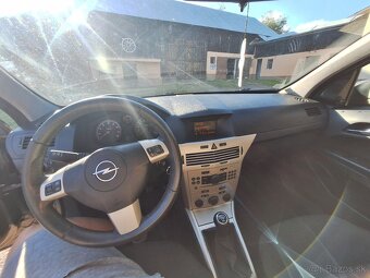 Opel Astra H - 10