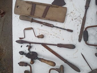 Staré náradie na dekoráciu - 10