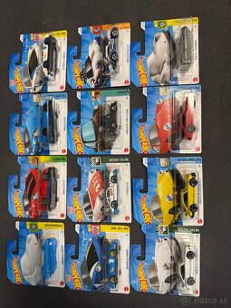 Hotwheels + 3 modely značky INNO64 a CIII - 10