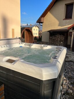 Vírivka Jacuzzi Wellis - 10