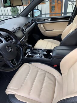 Volksvagen Touareg 3.0 TDi - 10